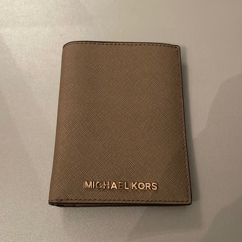 Michael Kors Passport Holder - Brown/Mauve